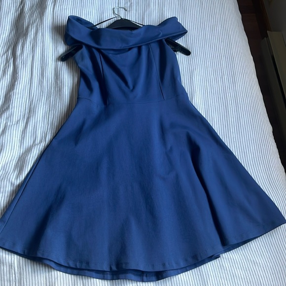 Lulus Dresses & Skirts - Lulu’s off shoulder A-line dress